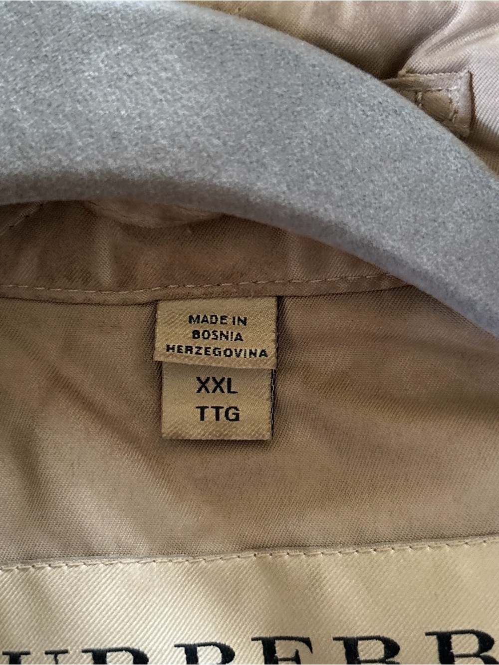 Burberry Quilted Beige Jacket with Signature Check Lining - Picture 5 of 6